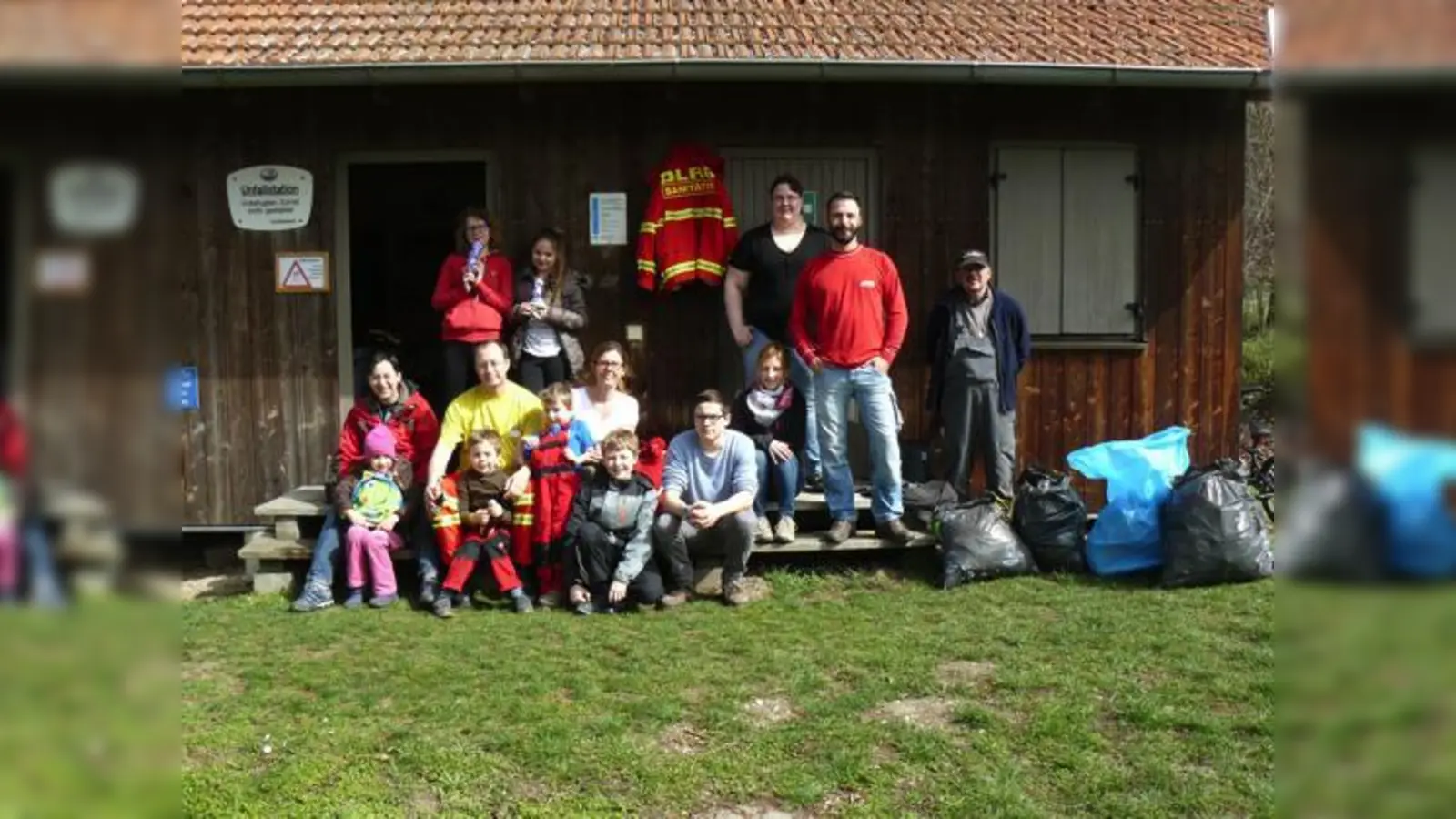 Nach getaner Arbeit konnten die DLRG-ler stolz auf ihre Leistung blicken. Fünf Müllsäcke haben sie gefüllt mit dem Abfall, den unaufmerksame Mitmenschen einfach in der Landschaft entsorgt haben.	 (Foto: DLRG Wartenberg)