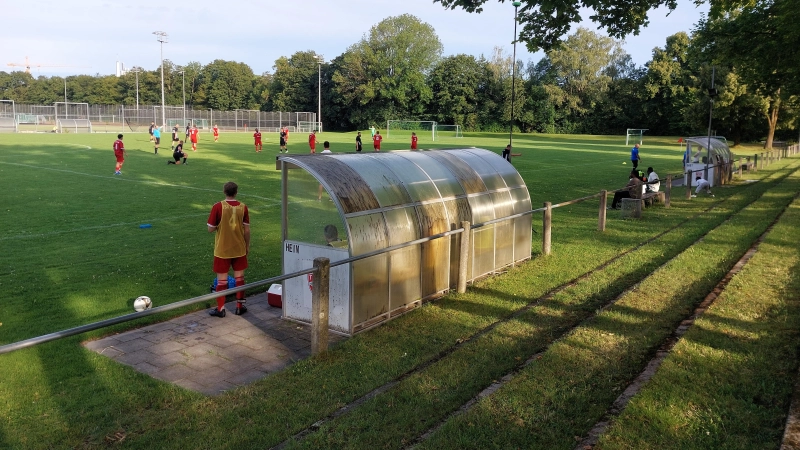 Die Sportanlage an der Aubinger Straße soll modernisiert werden. Hier sitzt unter anderen die TSG Pasing. (Foto: bas)