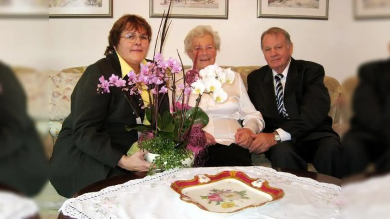 Bürgermeisterin Ilse Weiß (links) gratulierte Anneliese und Peter Stroben.