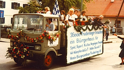 1982 feierte Trudering 50 Jahre Eingemeindung in die Stadt München - und auch der Verein Bürgerzentrum Trudering präsentierte sich. (Foto: Stadtteilarchiv Trudering)