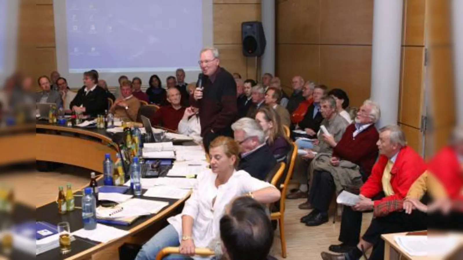 Mehrheitlich hat der Planegger Gemeinderat den Bau der Staatsstraße 2063neu abgelehnt. Befürworter kamen aus den Reihen der CSU. Gerhard Schleburg forderte: „Wir wollen die 2063neu und eine Entlastung der Germeringer Straße.“ (Foto: US)