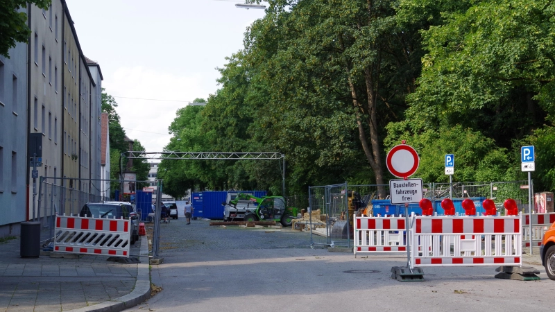 Die Geroltstraße ist aufgrund der Baustelleneinrichtung zwischen Heimeranstraße und Kazmairstraße gesperrt. (Foto: Beatrix Köber)
