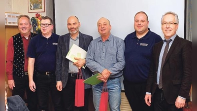 Der stellv. Vorstand Andreas Richter, stellv. Kommandant Andreas Lunk, Vorstand Josef Kyrein, Ehrenkommandant Johannes Krischke, Kommandant Andreas Baumann und Bgm Günther Heyland (v. l.).  (Foto: VA)