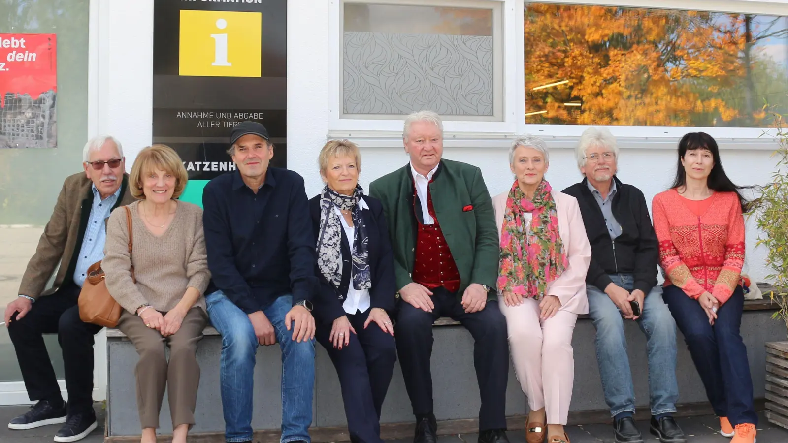 Der neu gewählte Vorstand (v.l.): Dr. Peter Gernböck, Irmgard Baumgartner, Claus Reichinger, Karola Runge, Kurt Perlinger, Irmgard Passauer, Hans Dieter Kaplan und Christine Schwarz. (Foto: Tierschutzverein München e.V.)