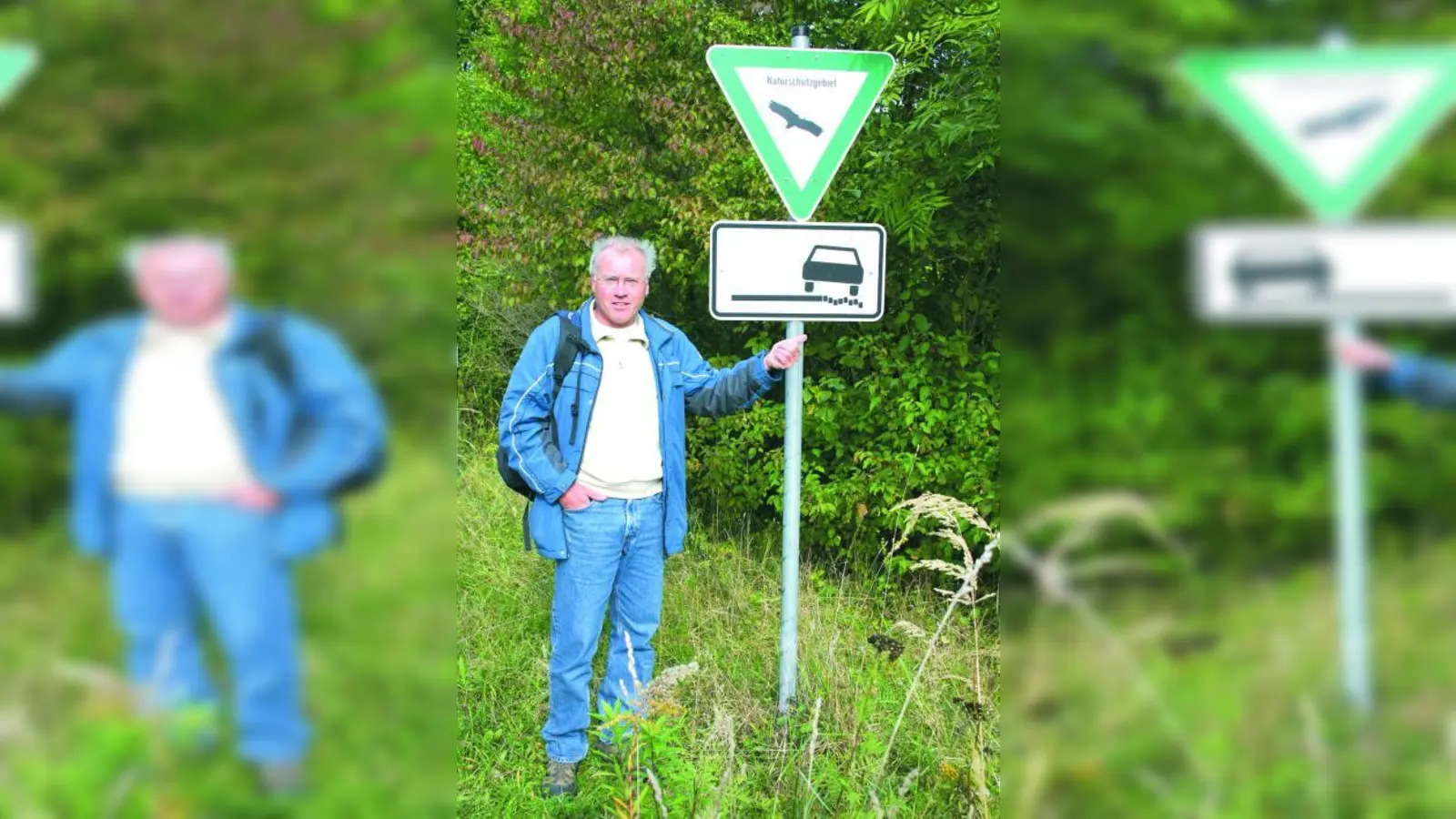 Hans Jocham findet die Beschilderung in der Oberen Allee unsinnig. „Viele Autofahrer denken, sie dürften hier am Wegrand parken.“ (Foto: ls)