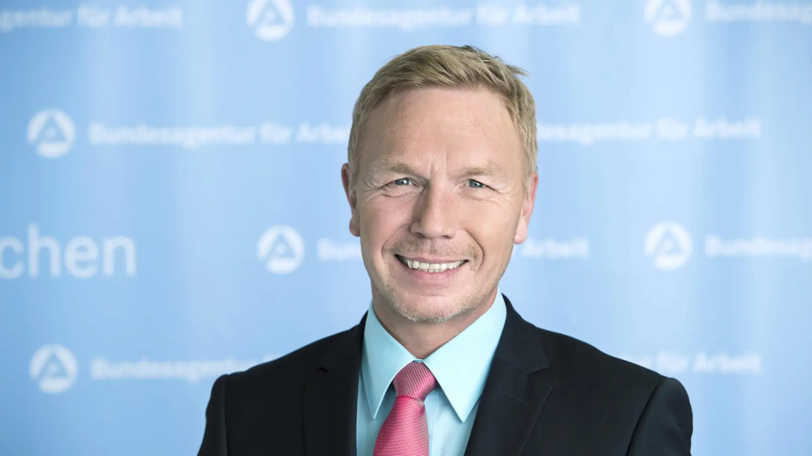 Wilfried Hüntelmann von der Agentur für Arbeit München erklärt, wie die „digitale Agentur” viele DInge für Kundinnen und Kunden leichter macht. (Foto: Agentur für Arbeit)