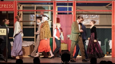 Die Schülerinnen und Schüler brachten mit „Mord im Orient Express” einen Klassiker auf die Bühne. (Foto: Sch)