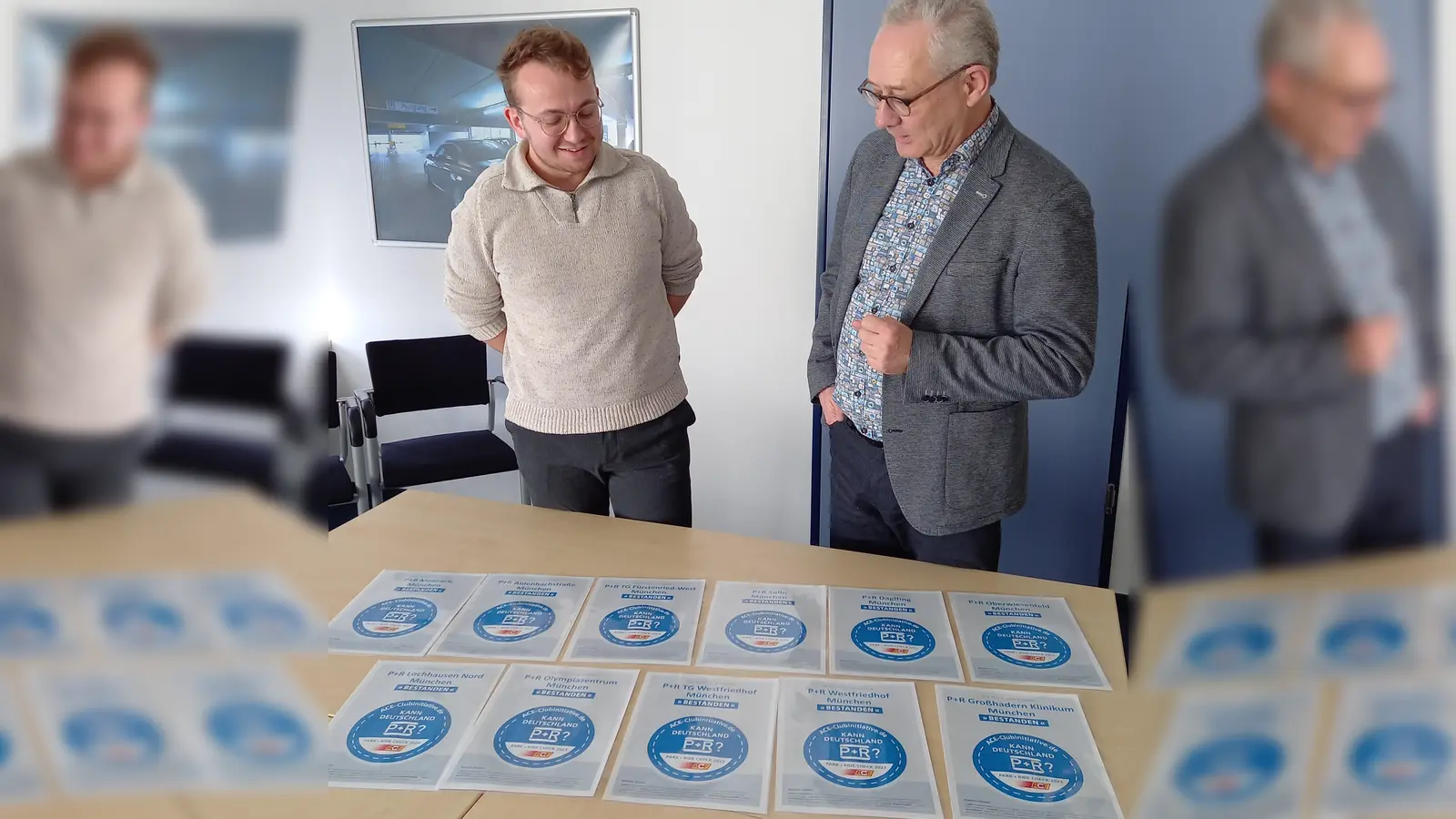 Wolfgang Großmann, Geschäftsführer der P+R GmbH (rechts), und Frederic Portejoie von der Stabstelle Neue Mobilität, bekamen Urkunden für elf Plätze im Münchner Stadtgebiet - eine zwölfte Anlage, die in Fröttmaning, wurde zum Auftakt der Clubinitiative „Kann Deutschland P+R?” bereits mit „Exzellent” ausgezeichnet. (Foto: Hildebrand)