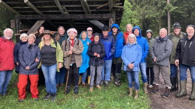 Zahlreiche Mitglieder des Bund Naturschutz, Ortsgruppe Poing, nahmen an der Führung mit Sarah Egg in die Katzenreuther Filze teil.  (Foto: BN Poing)
