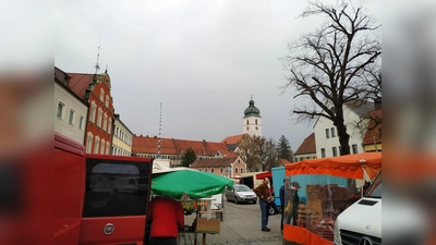 Weiterhin geöffnet: Der Ebersberger Wochenmarkt.  (Foto: Stefan Dohl)