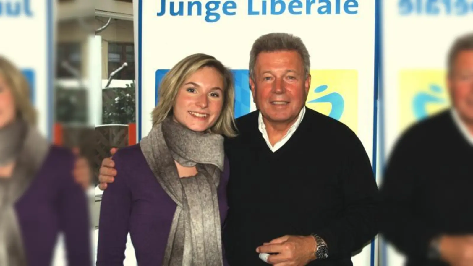 Die alte und neue Vorsitzende der JuLis  Anke Pöhlmann zusammen mit dem Münchner FDP-Chef  Rainer Stinner.