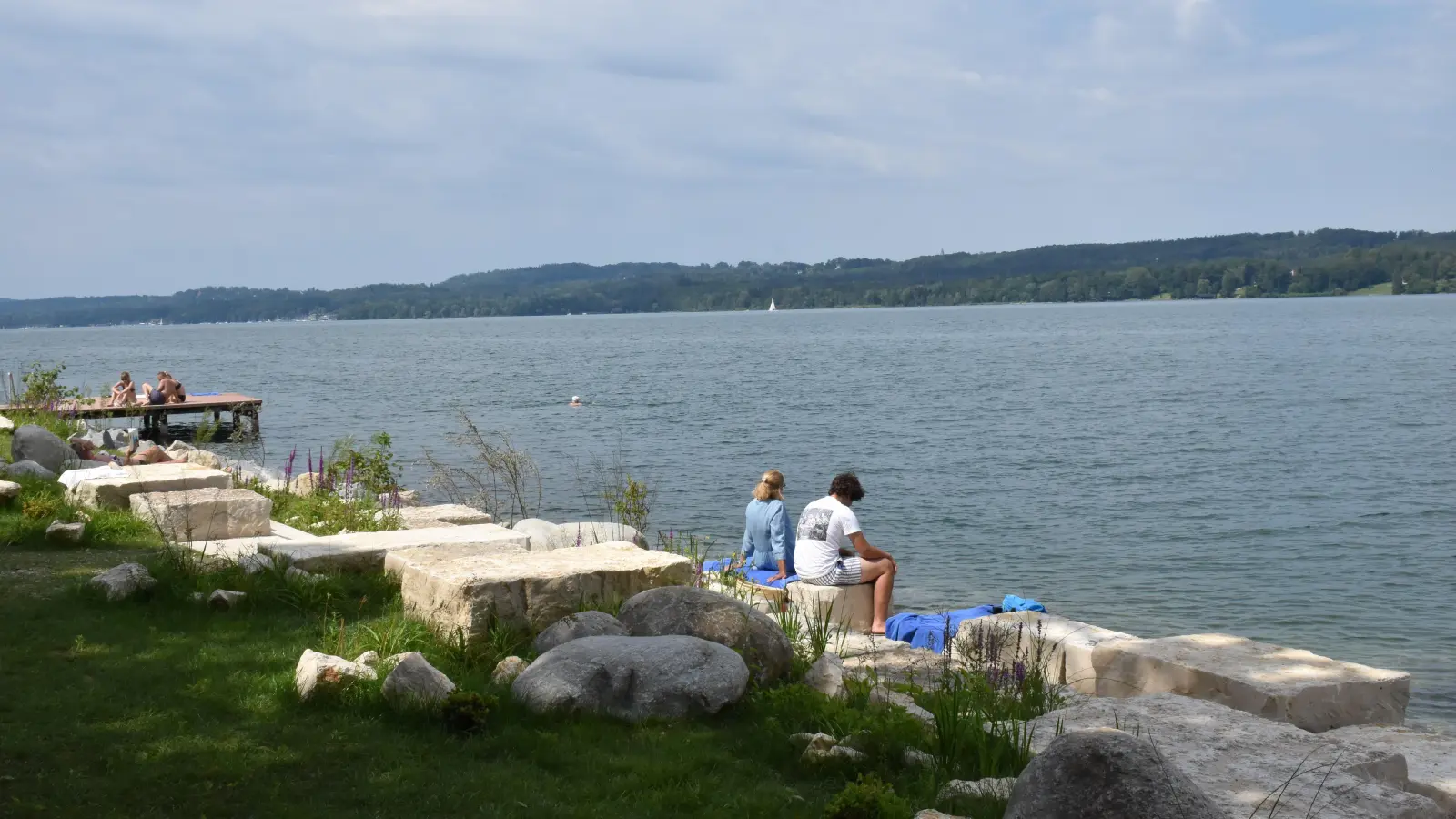 Der Seeabstieg in Berg. Am Ufer wären auch ein Spaziersteg und ein Freibad ein Gewinn, finden die Planer. (Foto: Susanne Hauck)