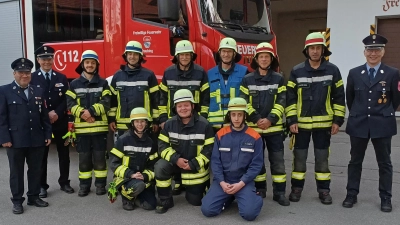 Leistungsprüfung bestanden (v.l.): Andreas Binder, Markus Kuisl, Florian Wagner, Markus Eckert, Johanna Wild, Tobias Poschinger, Anderas Ott, Robert Inderst, Tobias Koch, Christian Wagner, Saddam Nasir Khil und Ulrich Blecha. (Foto: FFW Traubing)