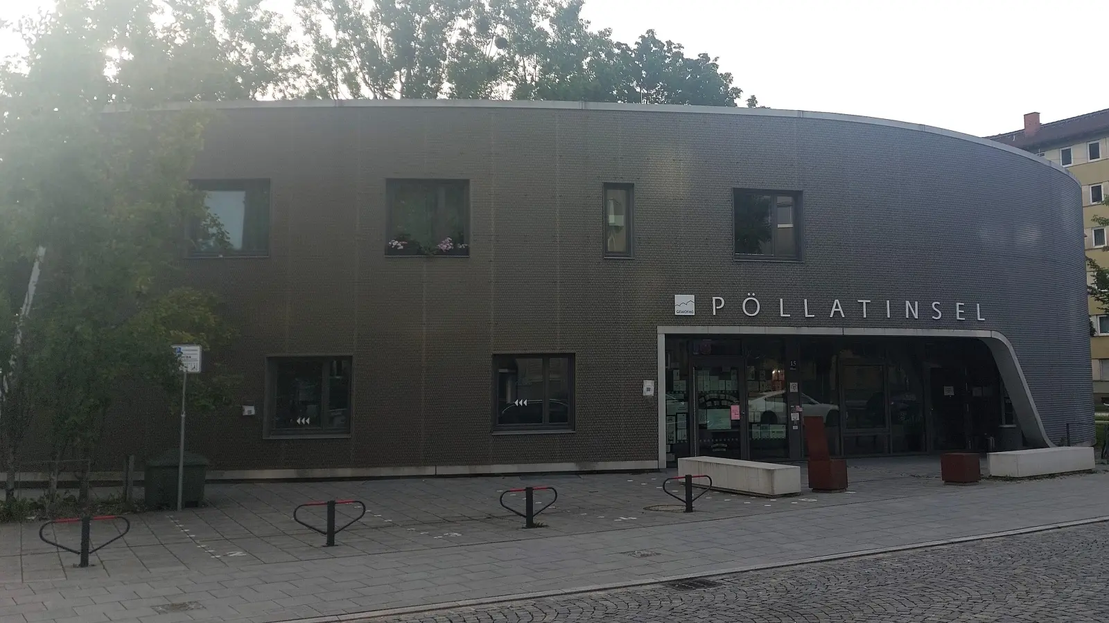 Der Otto-Borst-Preis für Stadterneuerung 2024 ist in der Kategorie „Besonderer Ort“ an den Pöllat-Pavillon verliehen worden, den die Münchner Wohnen am Neuschwansteinplatz errichtet hat. (Foto: bas)