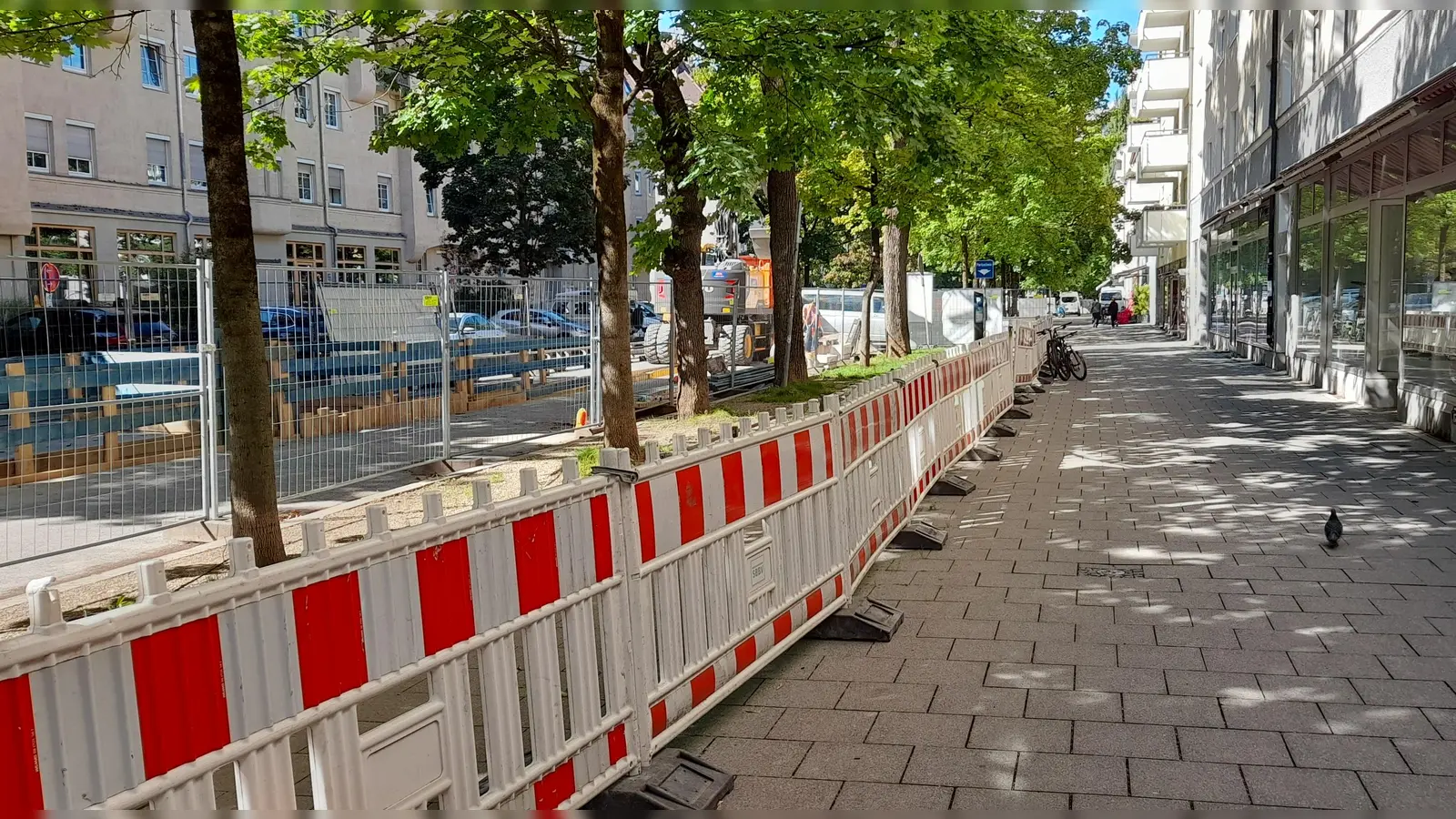 In der Donnersbergerstraße finden derzeit Bauarbeiten für die Erweiterung des Fernwärmenetzes statt. (Foto: kö)