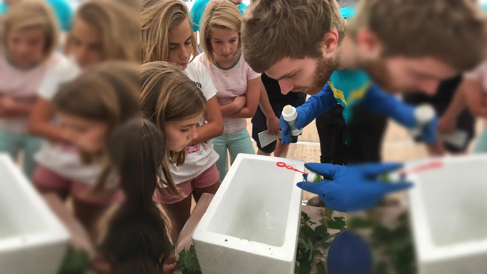 Unter dem Motto "Treffen sich zwei Teilchen" lädt das Max-Planck-Institut Groß und Klein in seine Räumlichkeiten ein. (Foto: Anne Bauer)