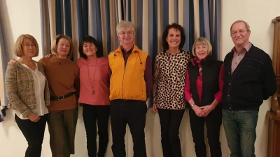 Der neue Vorstand (von links): Schriftführerin Martina Toltschiner, Beisitzerin Ilse Meserth, Tourenwart Karoline Beck, Gruppenleiter Holger Herrmann, stellv. Gruppenleiterin Martina Rehwagen, Kassenwart Theresa Auer und Beisitzer Josef S. Neumann. (Foto: DAV)