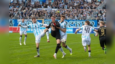 Hartes Duell: Sechzig gegen Hansa Rostock. (Foto: Anne Wild)