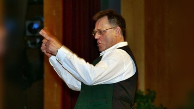 Dirigent Reinhard Hagitte war mit vollem Einsatz dabei. (Foto: ar)
