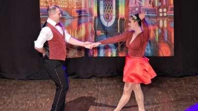 Das neue Prinzenpaar Markus II. und Sarah I. eröffnete tänzerisch seine Regentschaft. (Foto: Kirnarra)