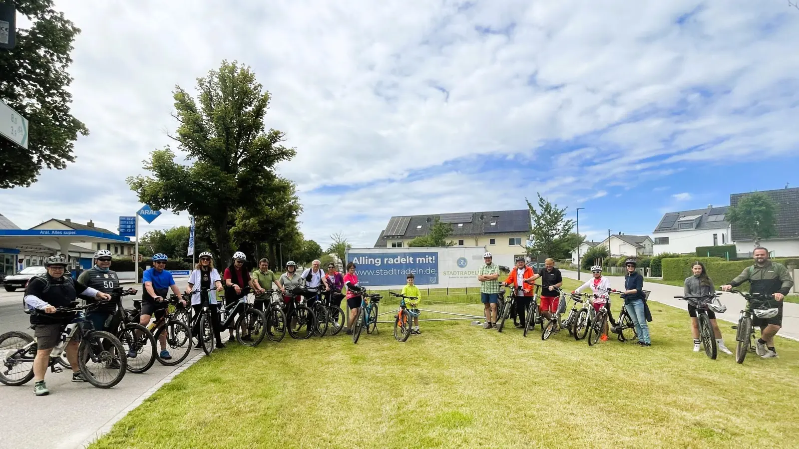 Von den radelbegeisterten Allingern, die an der Sternfahrt im letzten Jahr teilgenommen haben, werden viele auch am 4. Mai dabei sein. (Foto: Gemeinde Alling)