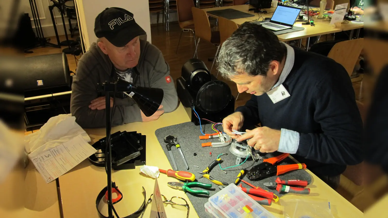 Im RepairCafé werden wieder kleinere Reparaturen durchgeführt. (Foto: Freie evangelische Gemeinde)