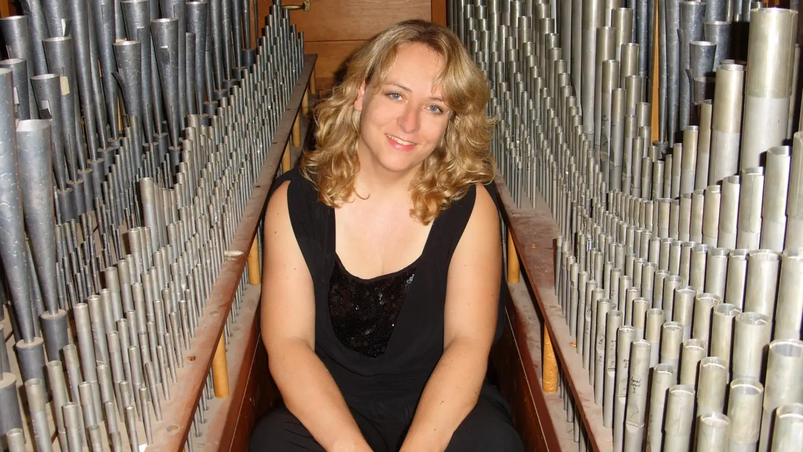 Die gebürtige Münchnerin Anne Horsch spielt auf der Eule-Orgel in der Himmelfahrtskirche. (Foto: privat)