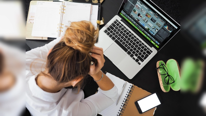 Familie, Job, viele Termine: fast jeder zweite Bundesbürger fühlt sich von einem Burnout bedroht. (Foto: CC0)