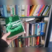 Das Maya-Buch im Bücherschrank Bogenhausen. (Foto: job)