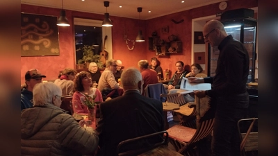 Zum ersten Treffen der Elterninitiative für die Spielplatz-Umgestaltung kamen viele Interessierte. (Foto: Grüne Herrsching)