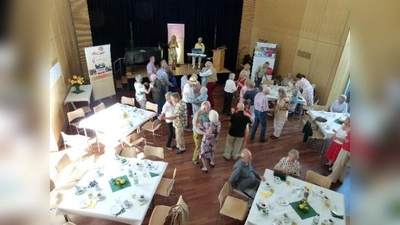 Die Alzheimergesellschaft München Land lädt gemeinsam mit der NbH zum Tanztee für Senioren und Menschen mit Demenz ein.  (Foto: AGLM )