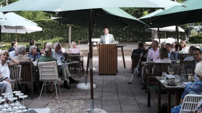 Der scheidende RC-Präsident Ingolf Jensch dankte für die gute Mitarbeit seiner Vereinsmitglieder im vergangenen Jahr. Sein Nachfolger ist Dr. Torsten Jerrok. (Foto: RC Grünwald)