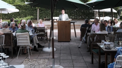 Der scheidende RC-Präsident Ingolf Jensch dankte für die gute Mitarbeit seiner Vereinsmitglieder im vergangenen Jahr. Sein Nachfolger ist Dr. Torsten Jerrok. (Foto: RC Grünwald)