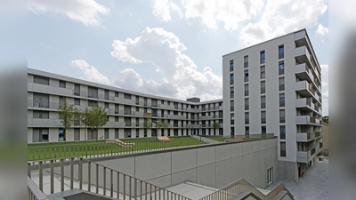 Der ruhige Innenhof des Gewofag-Pilotprojekts Azubiwohnen am Innsbrucker Ring. (Foto: R. Weegen)