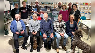 34 liebevoll gefüllte Geschenkpakete brachten Mitglieder des Lions Clubs und Unterstützer auf den Weg. (Foto: Lions Club Germering)