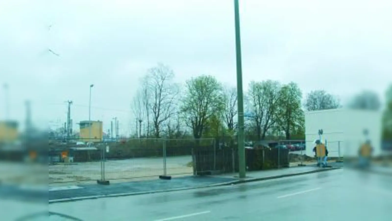 Auf rund 3400 Quadratmeter entsteht in der Kaflerstraße 2 ein Büro- und Geschäftshaus. (Foto: bb)