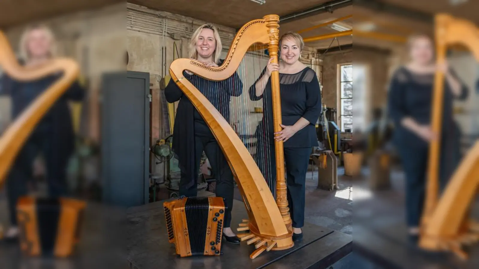 Kommen als „Duo Grandl” in den Pfarrstadel Weßling: Irmi Schubauer (l.) und Elisabeth Grandl. (Foto: Stefan Gaar)