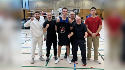 Von links nach rechts: Achmad Batalov, Dino Massaro, Vincent Sperr, Helmut Felixberger, Herbert Lippert und Emil Maudodi. (Foto: privat)