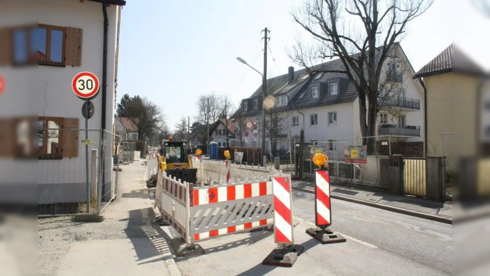 In Forstenried (hier beim Alten WIrt) gilt auf der Herterichstraße ebenso wie im Dorfkern Solln oder vor der Herterichschule Tempo 30. Es gibt aber auch 50-km/h-Abschnitte. (Foto: job)