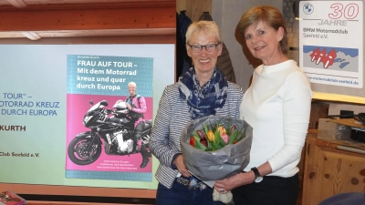 Annette Kurz (links) und Judith Maier, Vorstand BMW-Club Seefeld. (Foto: BMW-Club )