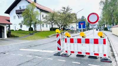 Für Verdruss bei den Sauerlachern sorgt die Sperrung der Wolfratshauser Straße. Hier werden Wärmeleitungen des ZES-Heizkraftwerks verlegt.  (Foto: hw)