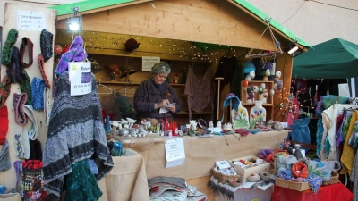 Der Adventsmarkt in Zolling hat allerlei zu bieten. (Foto: VG Zolling)