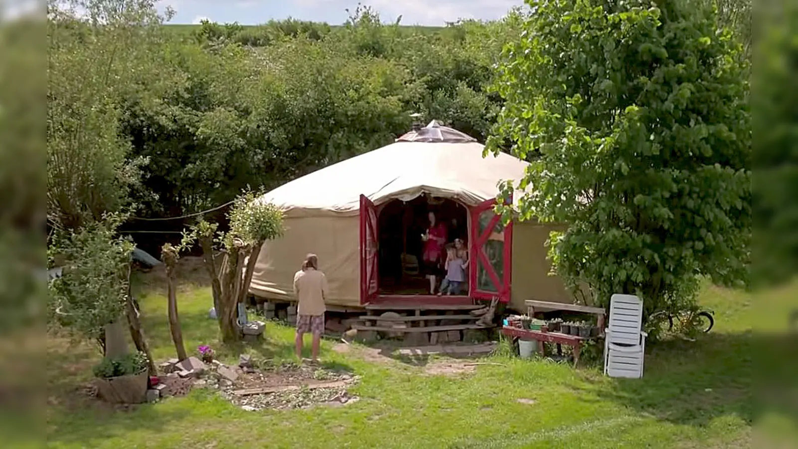 Vor allem junge Familien träumen von einem Leben jenseits des beruflichen Hamsterrads und teurer Mieten.  (Foto: VA)