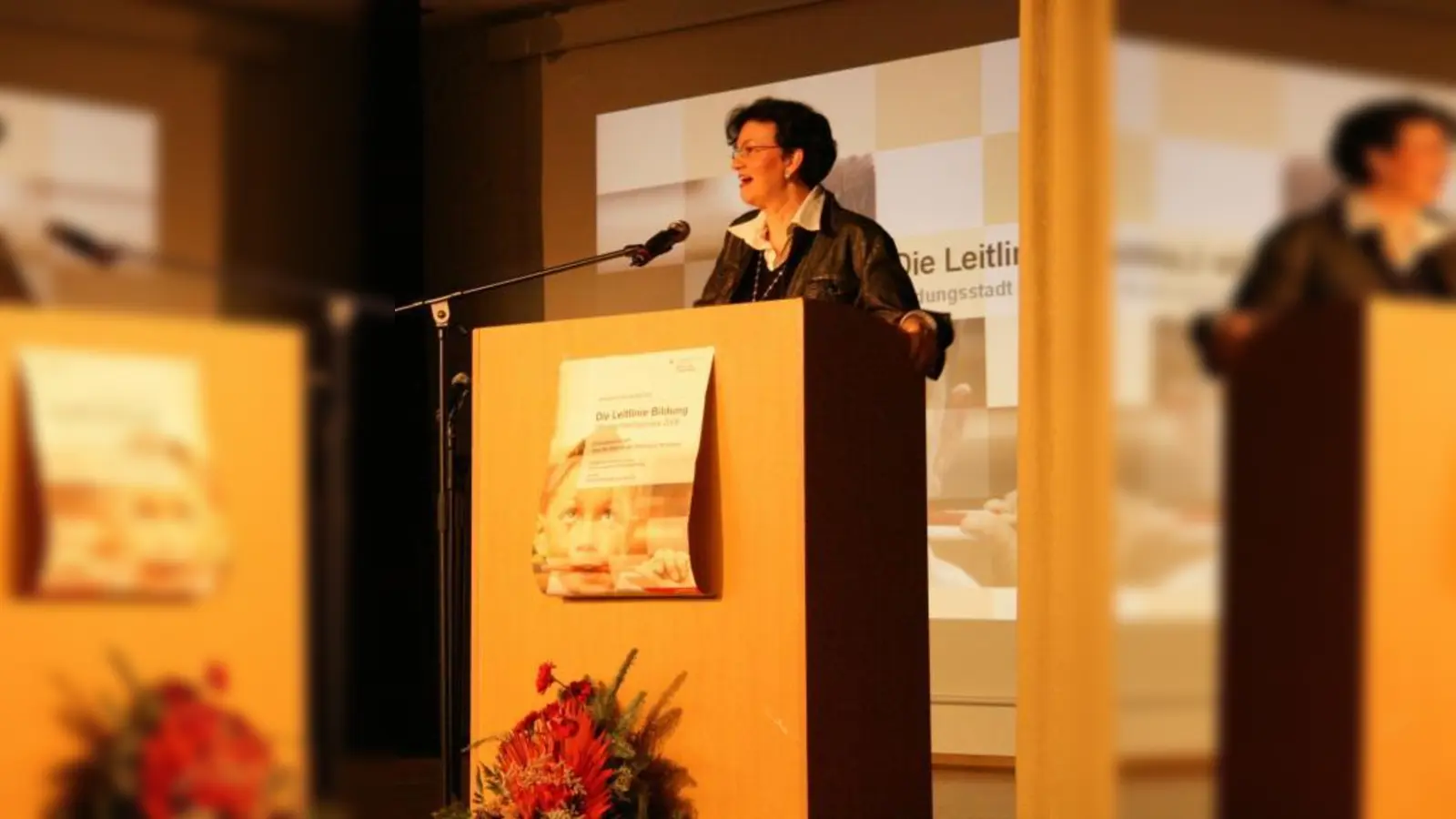 „Bildung ist ein zentraler Aspekt für die Stadtentwicklung“, sagte zweite Bürgermeisterin Christine Strobl während ihrer Ansprache zur Regionalkonferenz West. (Foto: US)