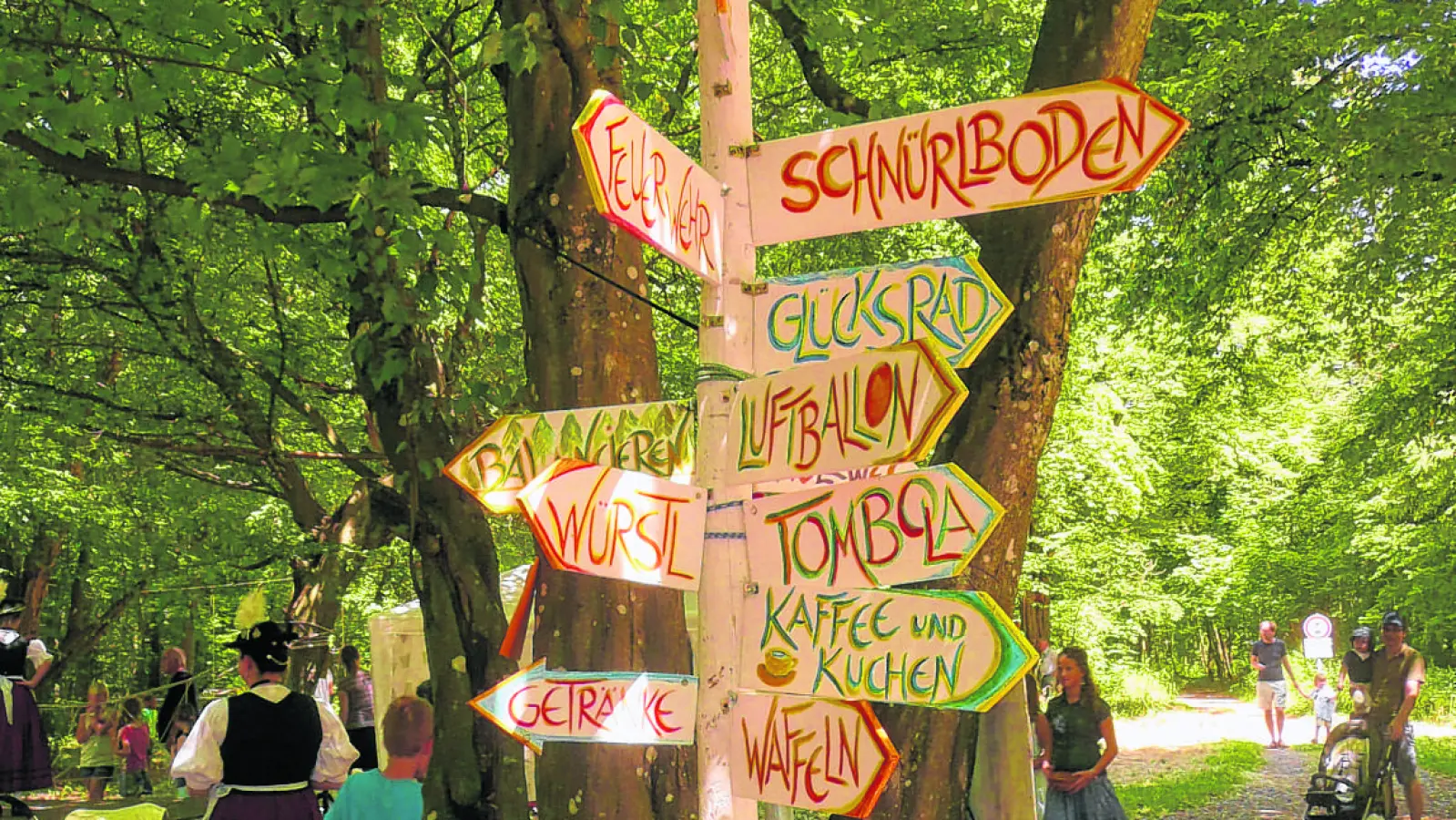 Viel geboten ist jedes Jahr beim Waldfest in Gauting. Da leistet ein Wegweiser zu den einzelnen Programmpunkten gute Dienste. (Foto: EKP)