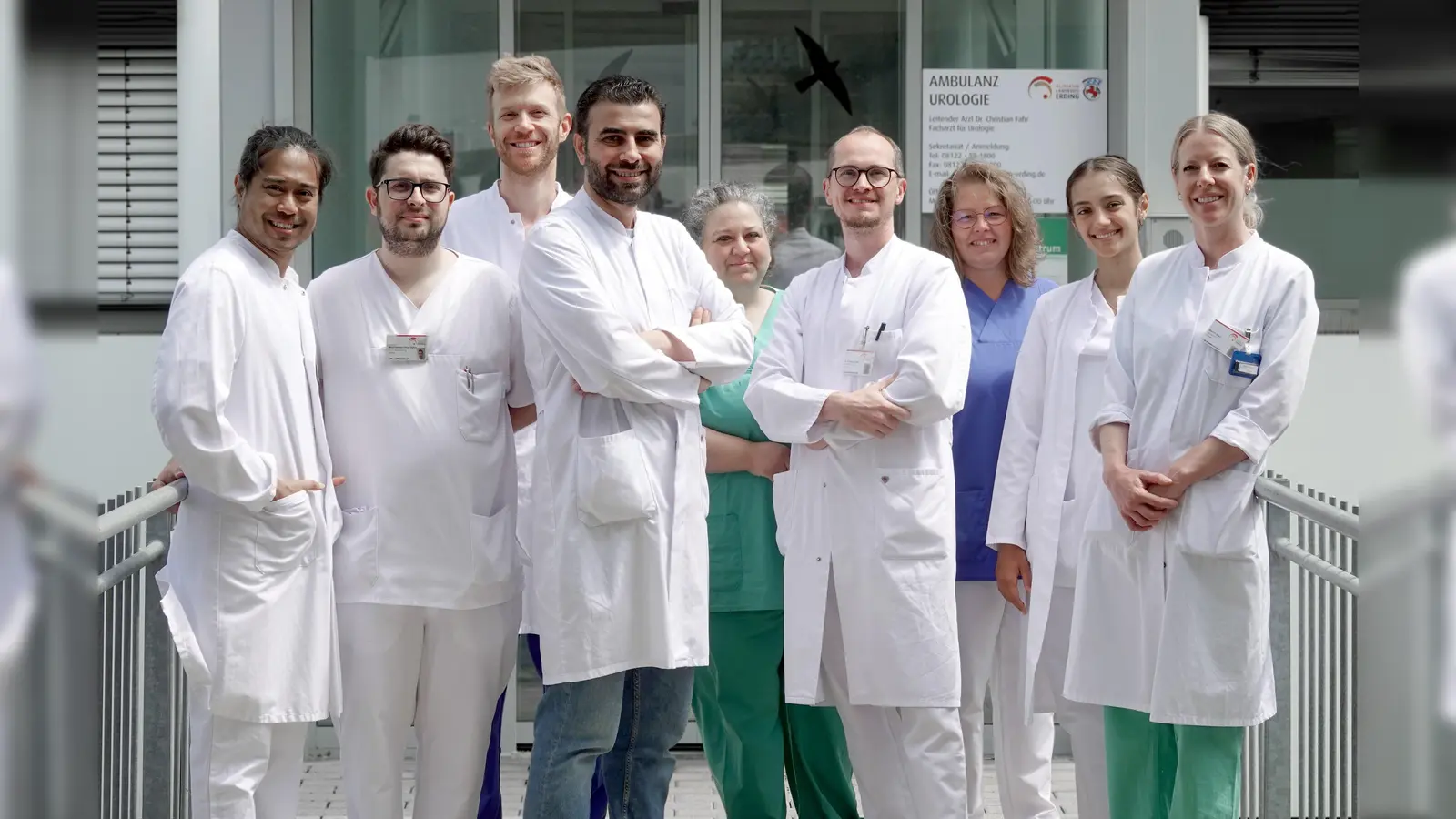 V. l. Erlangga Dominic, Chral Oglou Mouchammet, Philipp Kols, leitender Oberarzt Mahmoud Alkhder, Tanja Frenzel, leitender Arzt Dr. Christian Fahr, Tanja Hofmeister, Elif Tekin, Oberärztin, Marion Jaeger.<br>  (Foto: LRA Erding)