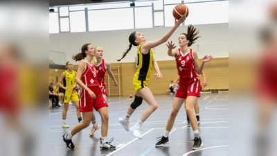 Die TS Jahn München (gelb) behielt im Stadtduell mit dem MTV München am Ende die Oberhand. (Foto: Wolfgang Eberle)
