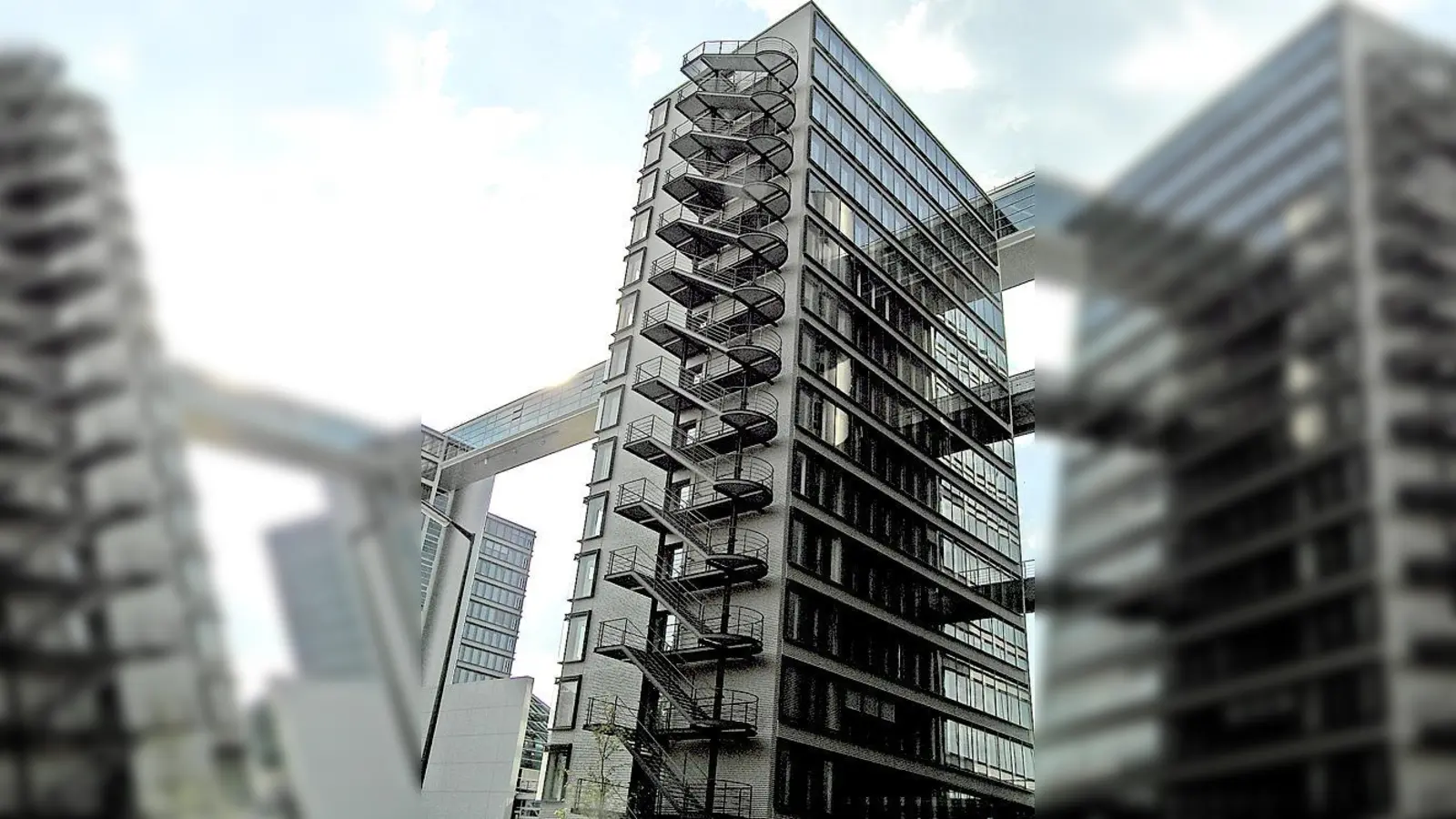 Die TelekomTowers mit dem spektakulären Skywalk.	 (Foto: VA)