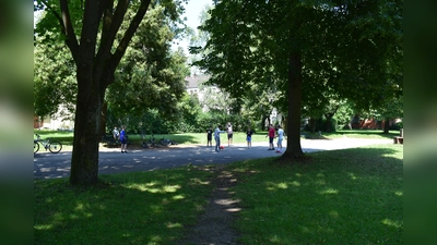 Die Menschen in der Kristallsiedlung leben friedlich zusammen, (fast) keine Spur von der Vergangenheit. (Foto: Daniel Mielcarek)