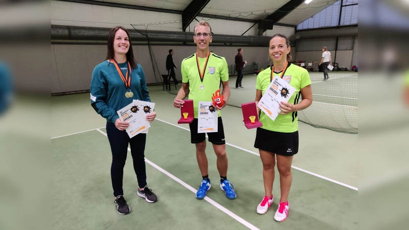 Anna Hubert, Paul Holleis und Vivien Klee (von links) errangen wieder beachtliche Erfolge. (Foto: Verein)